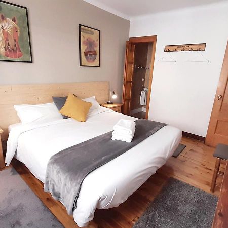 Hostal Fonda Prat Puigcerda Bagian luar foto