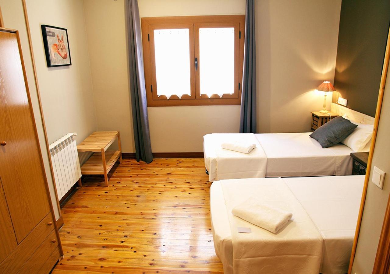Hostal Fonda Prat Puigcerda Bagian luar foto