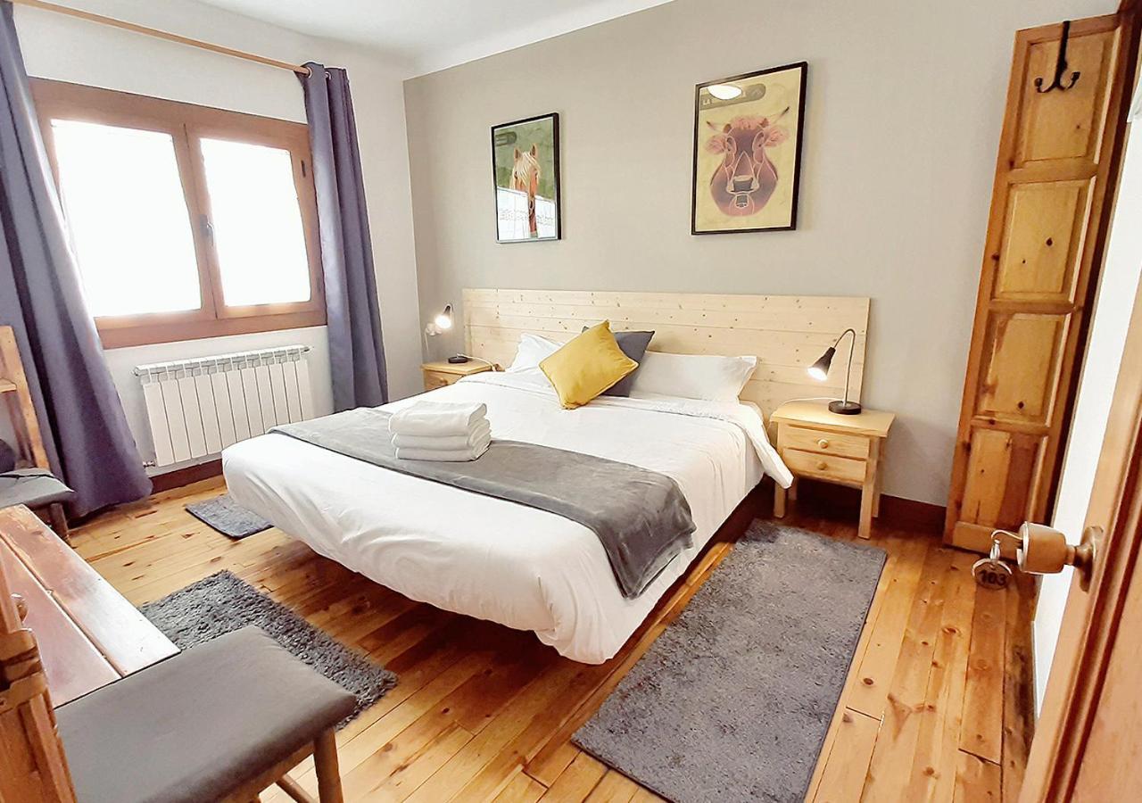 Hostal Fonda Prat Puigcerda Bagian luar foto