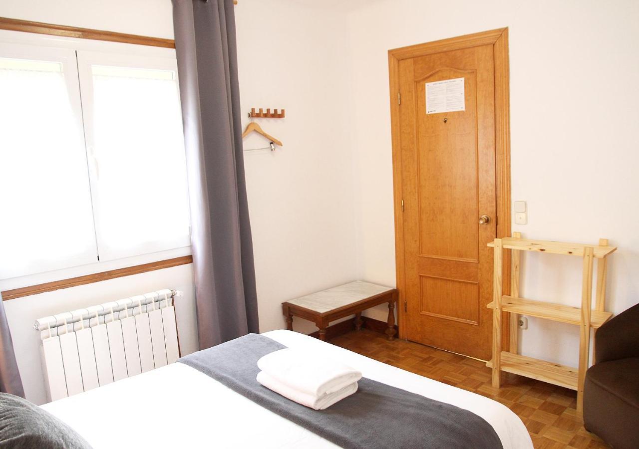 Hostal Fonda Prat Puigcerda Bagian luar foto