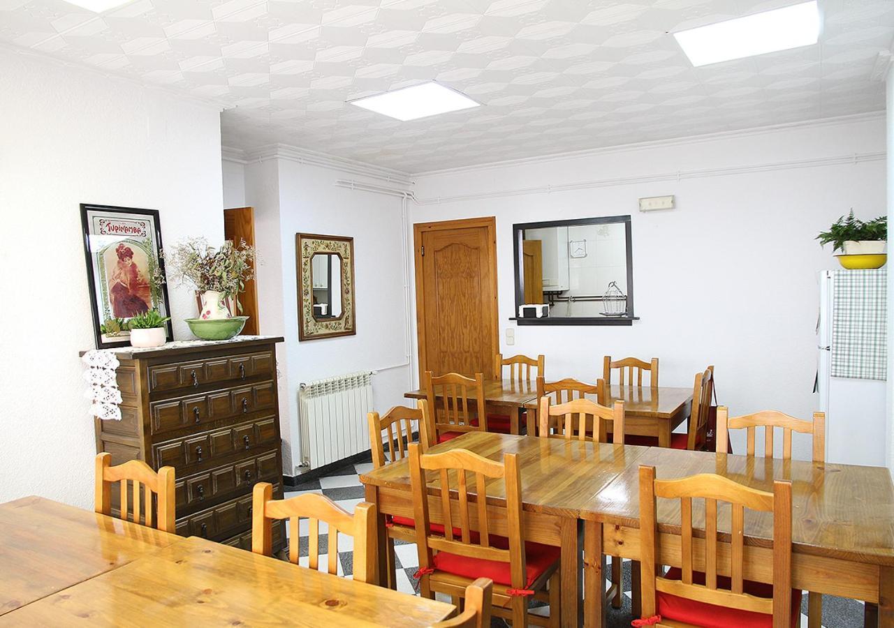 Hostal Fonda Prat Puigcerda Bagian luar foto