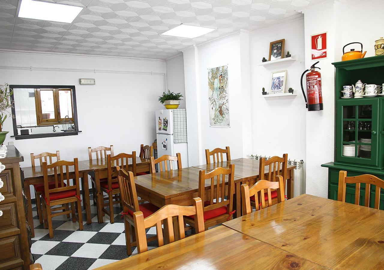 Hostal Fonda Prat Puigcerda Bagian luar foto