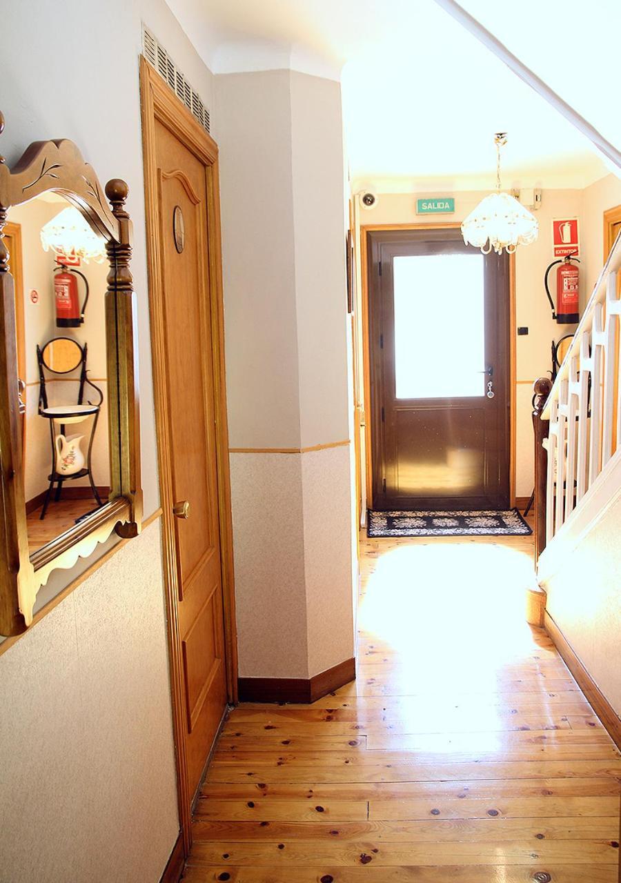 Hostal Fonda Prat Puigcerda Bagian luar foto