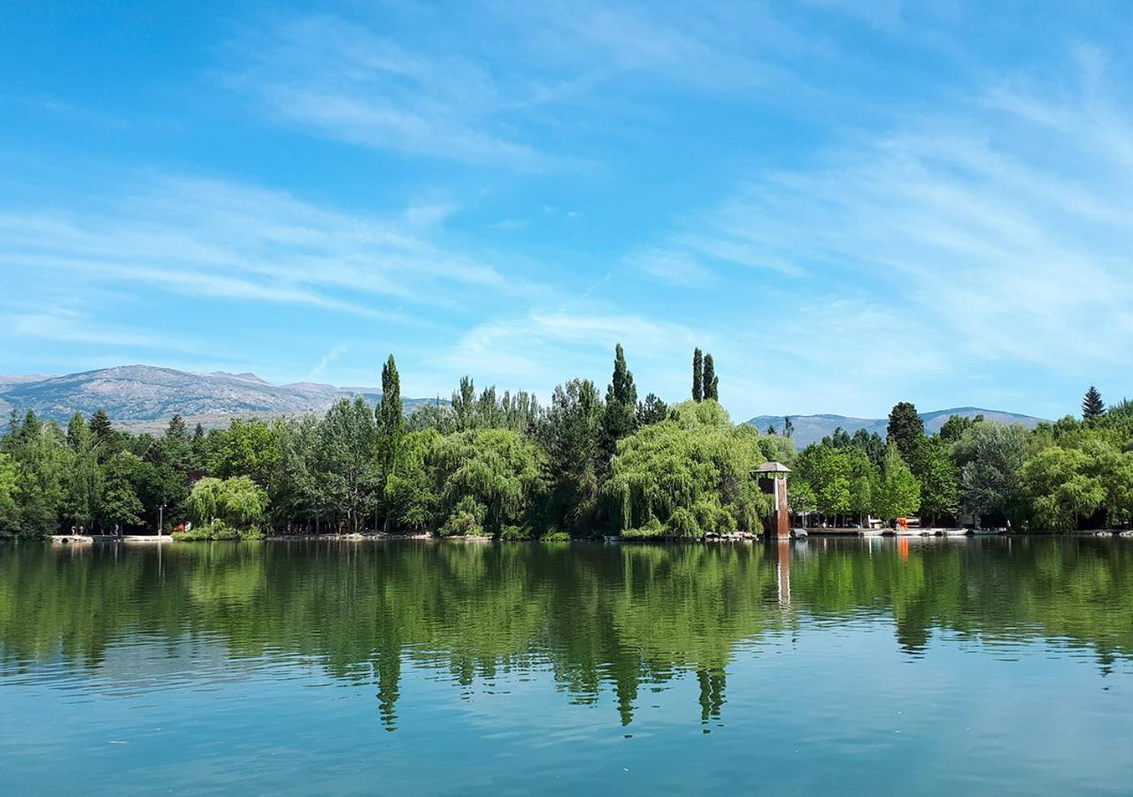 Hostal Fonda Prat Puigcerda Bagian luar foto